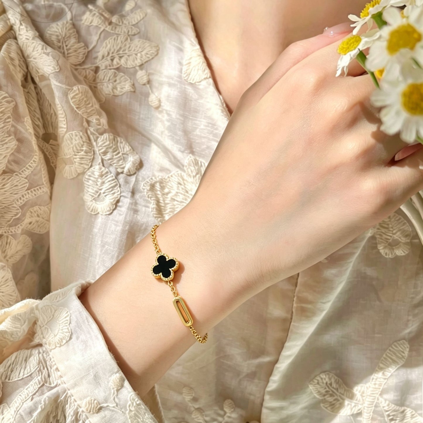 Simple Golden Roman Black White Clover Do Bracelets
