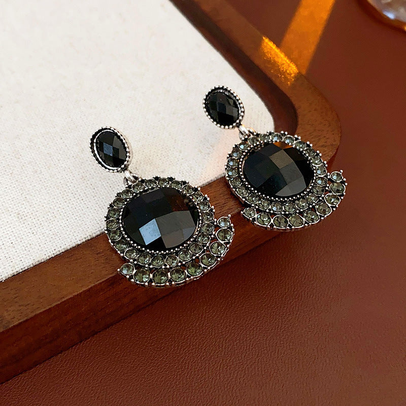 Sier Black Round French Elegance Light Luxury Stud Earrings