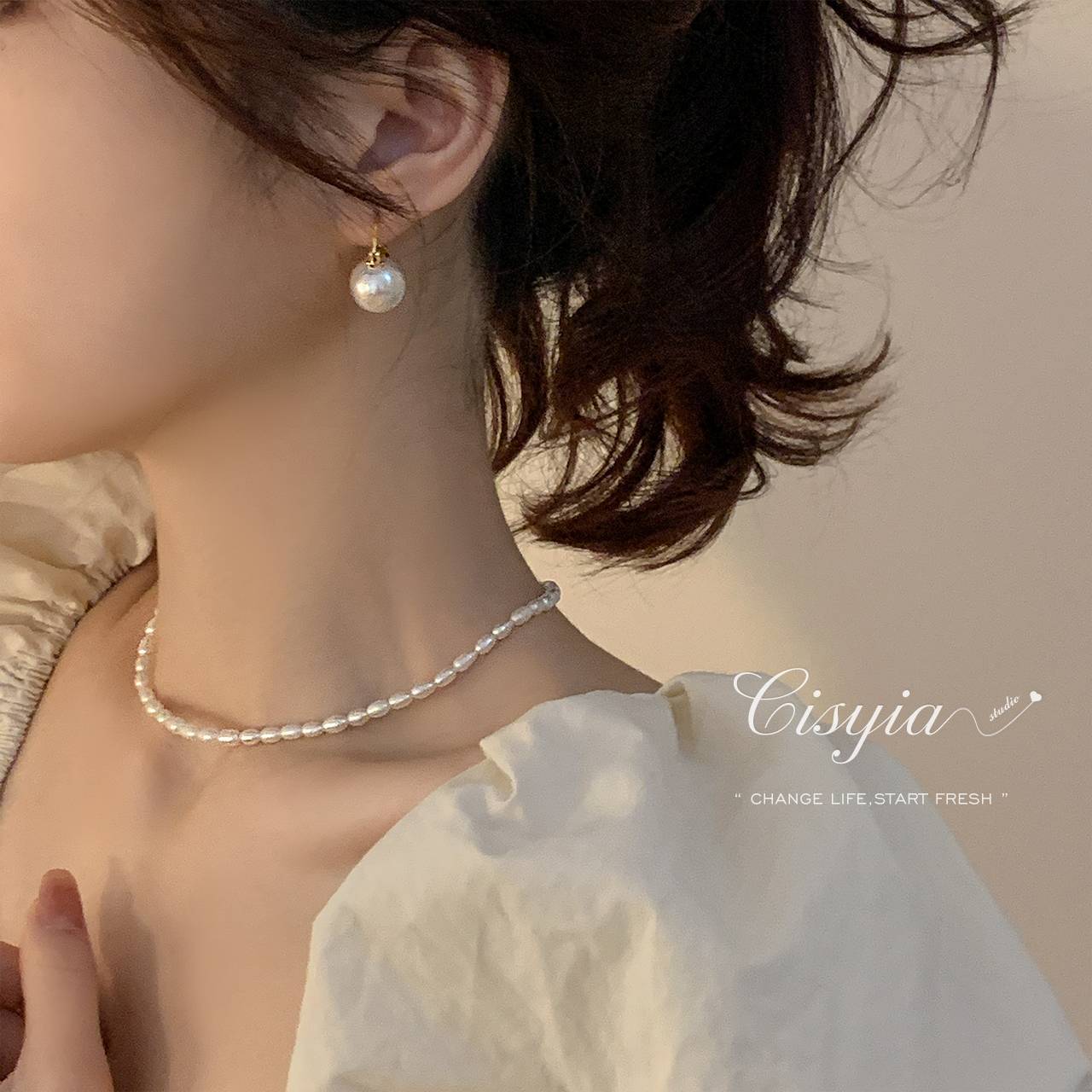 Women's Pearl Hot Temperament Clavicle Chain Design Necklaces