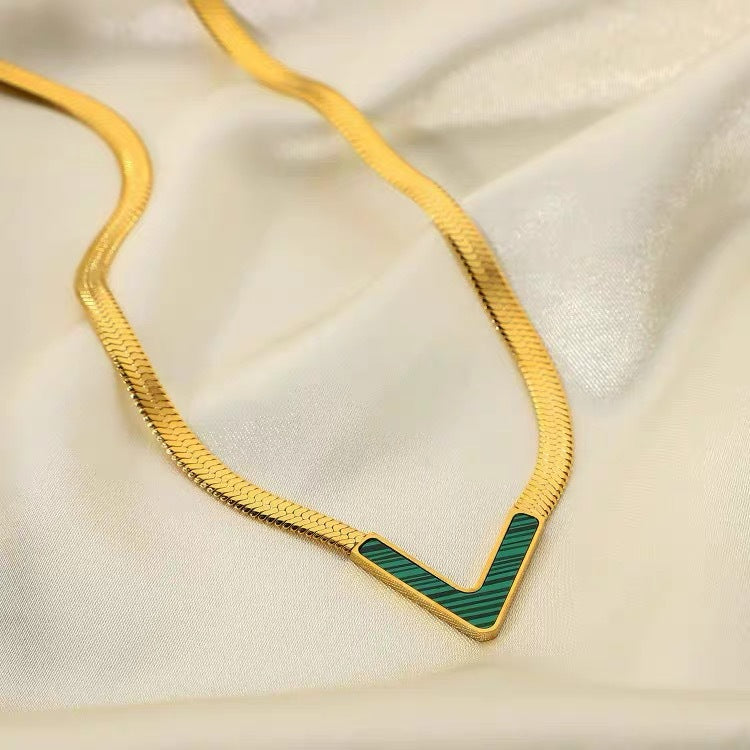 Women's Steel V-shaped Light Luxury High-grade Flat Snake Collar