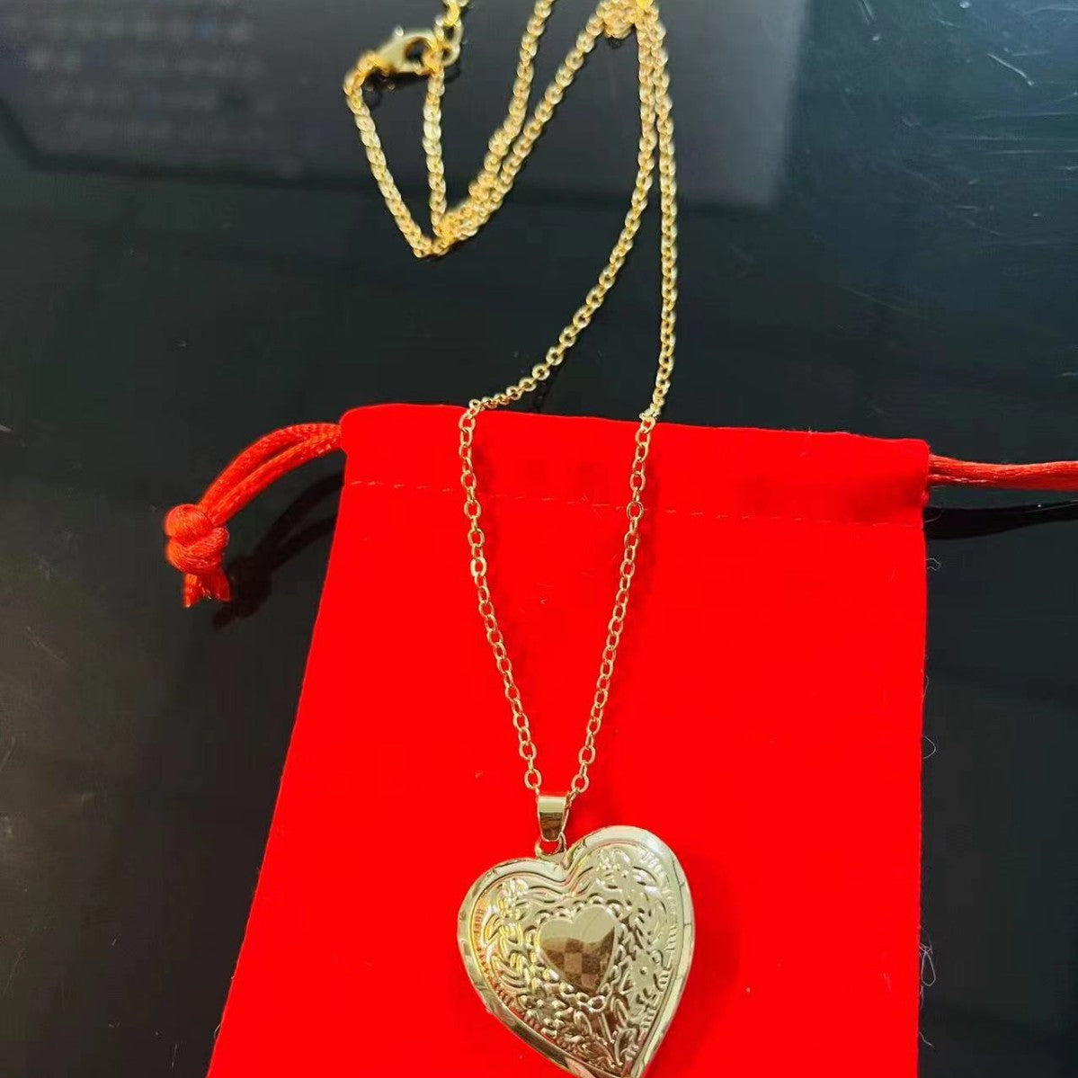Heart-shaped Flowers Print Metal Box Mother's Necklace