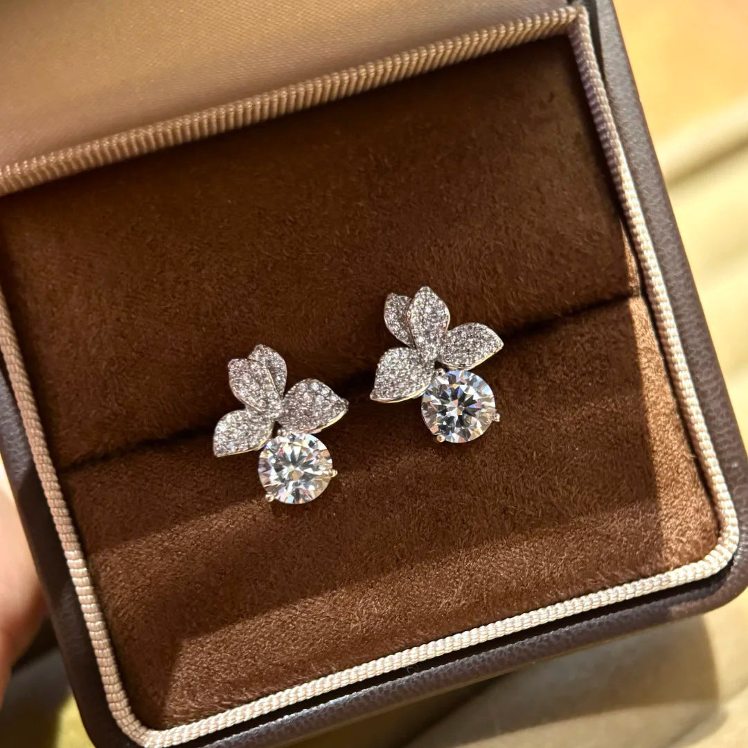 Women's Light Luxury High-grade Temperament 2 Karat Eight Hearts Arrows Super Stud Earrings