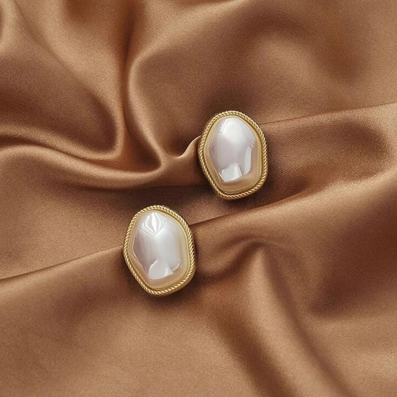 Women's Square Pearl Simple Fashion Light Luxury Temperament High Sense Stud Earrings
