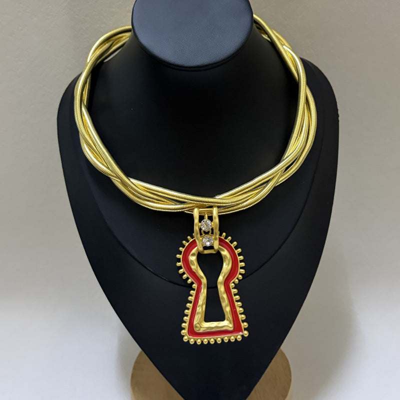 Retro Design Winding Twist Keyhole Choker Fashion Runway Personality High Pendants