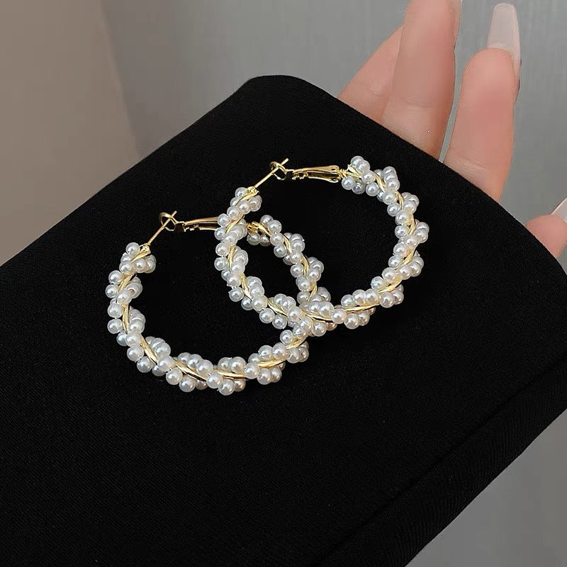 Women's Luxury Temperament Circle Pearl Trendy Ear Clip Niche Earrings