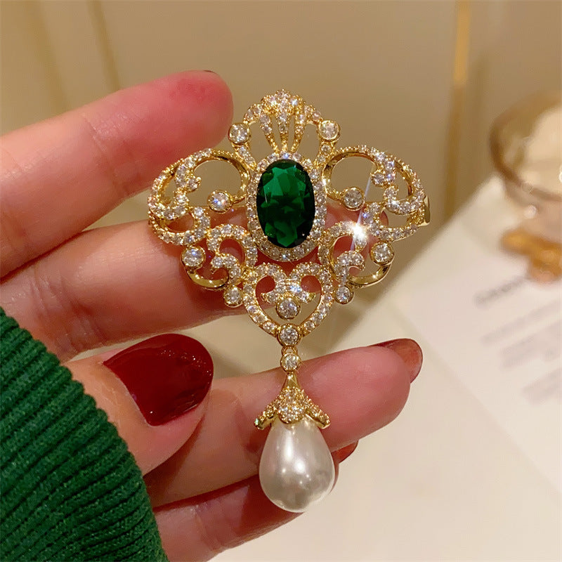 Style Emerald Hollow Full Diamond Lace Brooches