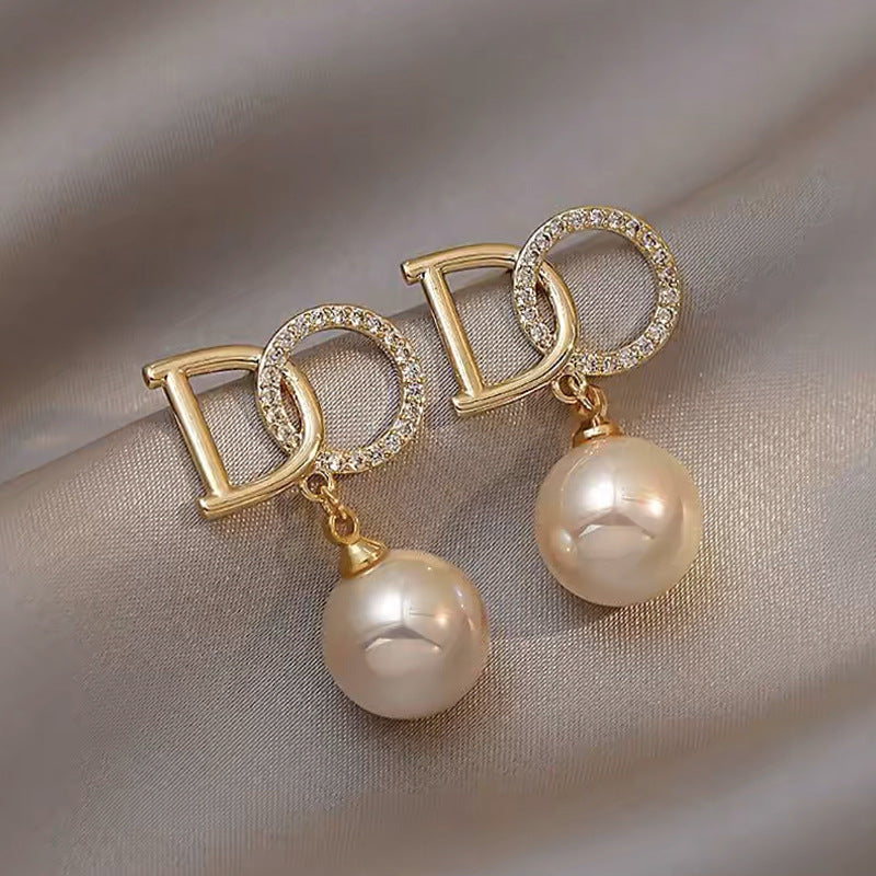 Women's Pearl Elegant High-grade White Ear Clip Earrings