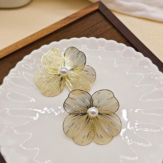 Simple Metal Flower Elegant Niche Temperament Earrings