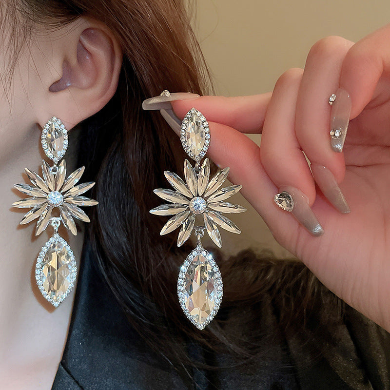 Women's Style Banquet Luxury Geometric Water Drop Light High-grade Party Earrings