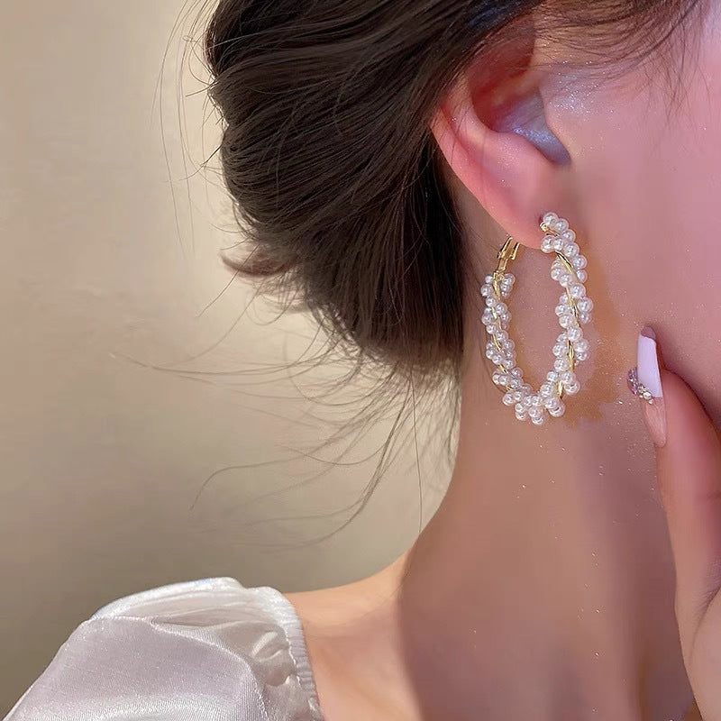 Women's Luxury Temperament Circle Pearl Trendy Ear Clip Niche Earrings