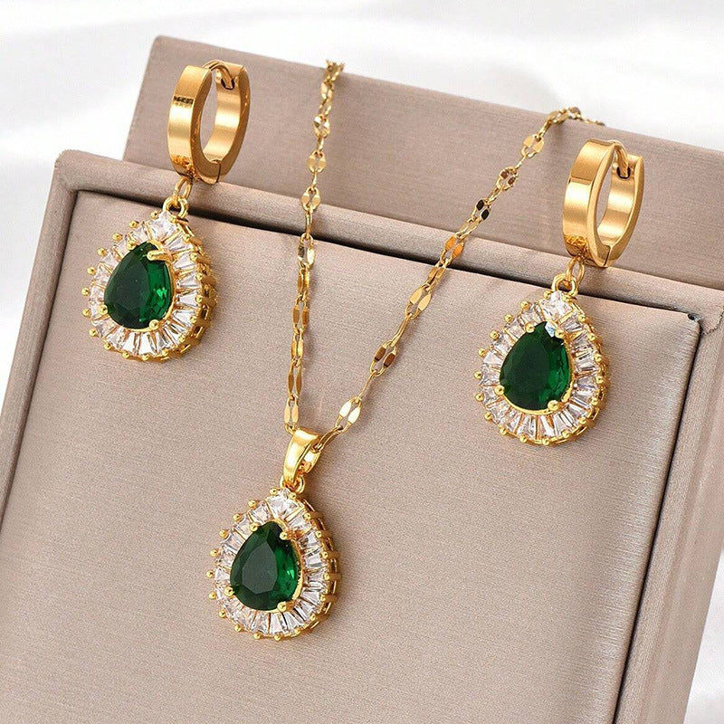 Women's Retro Style Emerald Fashionable Elegant White Necklace