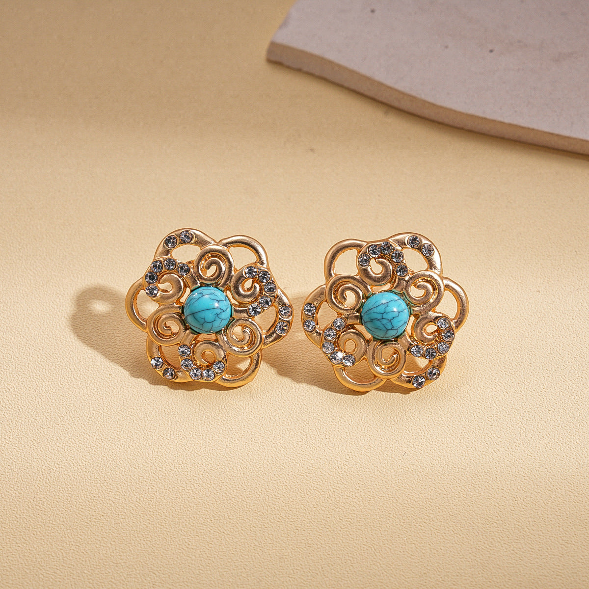 Style Turquoise Blue Diamond Flower Ear Light Luxury Minority Clavicle Necklaces