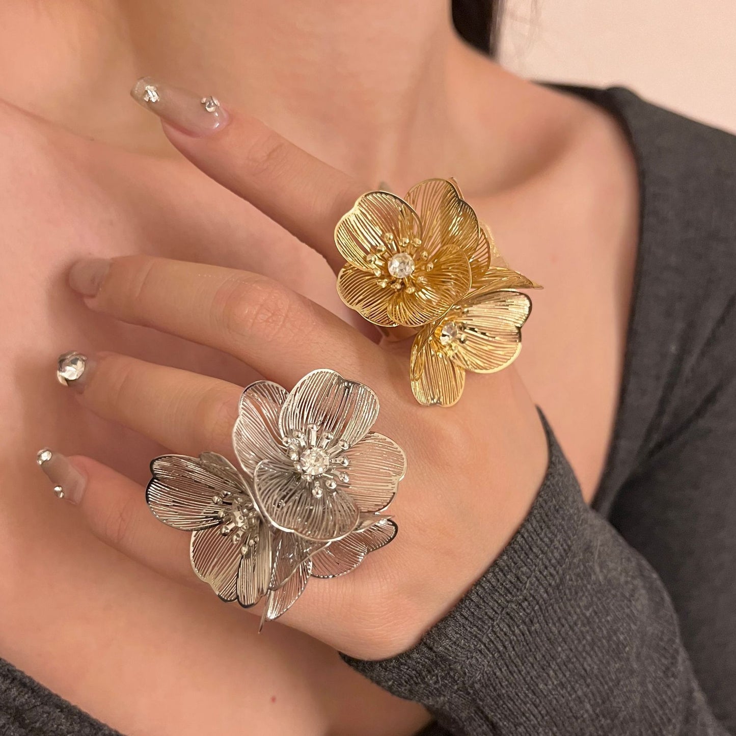 Pattern Flower Shiny Diamond Fashionable Metal Ring