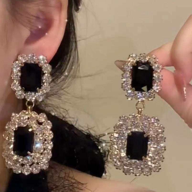 Women's Style Banquet Luxury Geometric Water Drop Light High-grade Party Earrings
