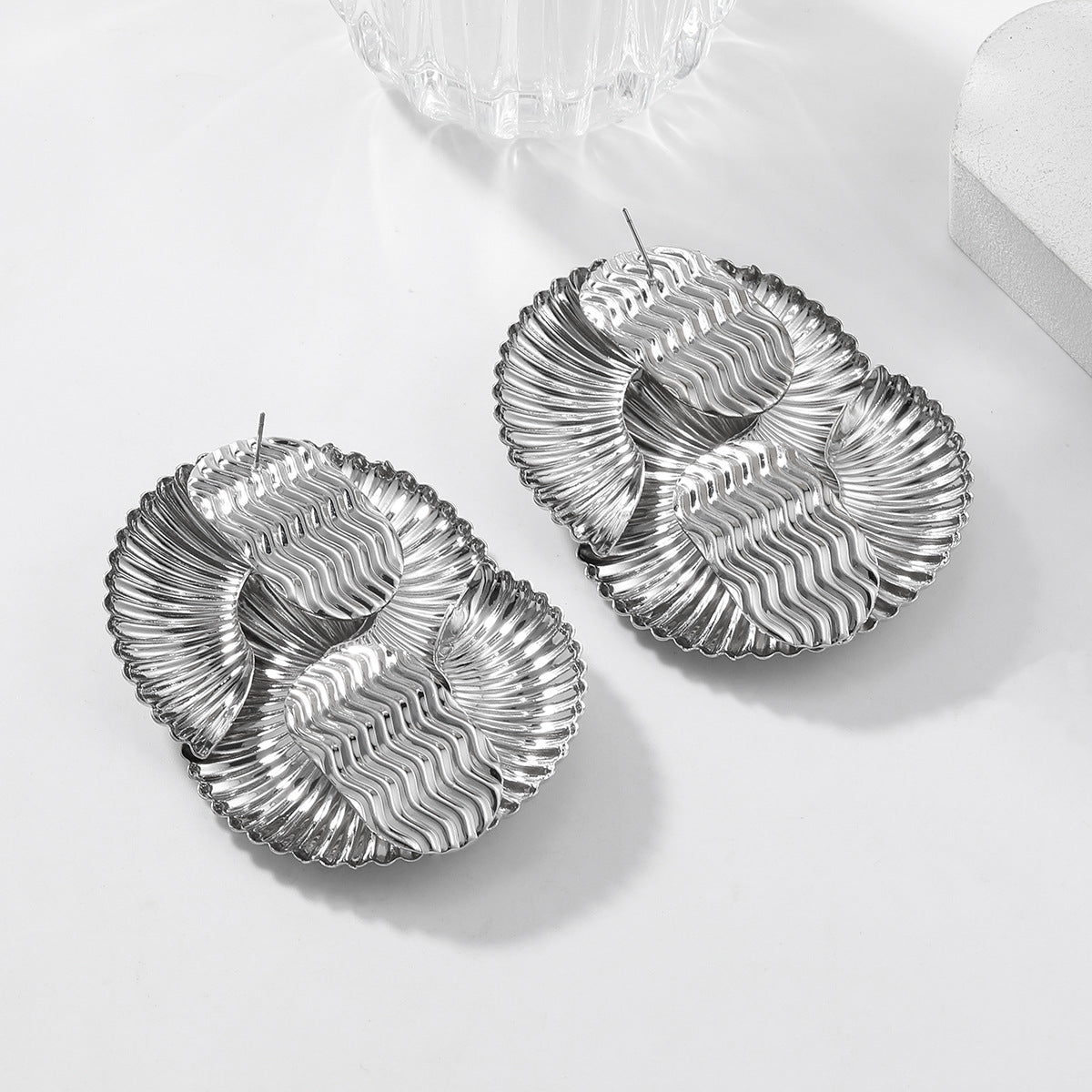 Women's Metal Twisted Ripple High-key Dignified Earrings