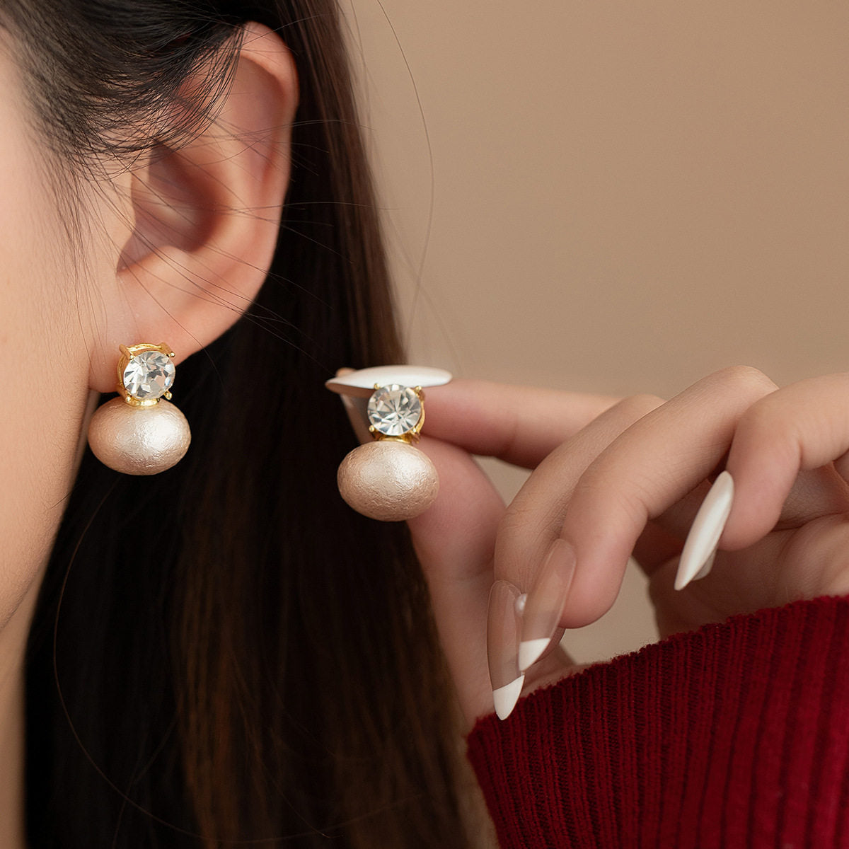 Women's Pearl Niche Design High Class Elegant Fashion Simple Stud Earrings