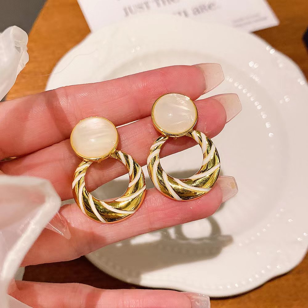 Women's Sier Needle French Style Retro Round Minority Temperament Entry Lux Earrings