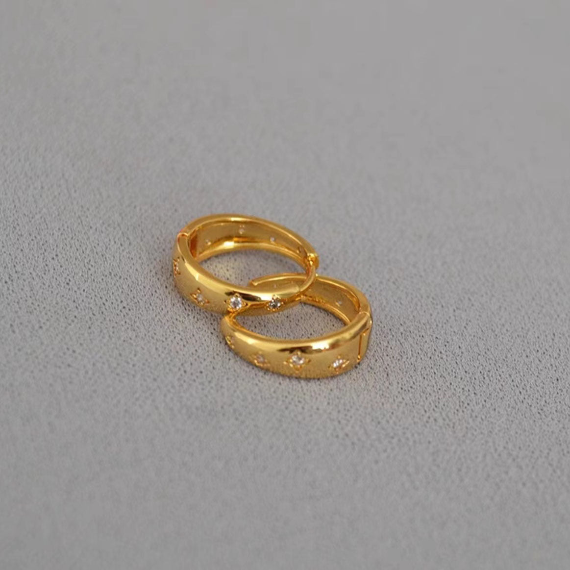 Women's Gold Emblem Inlaid Brass Plated Diamond Wild Earrings