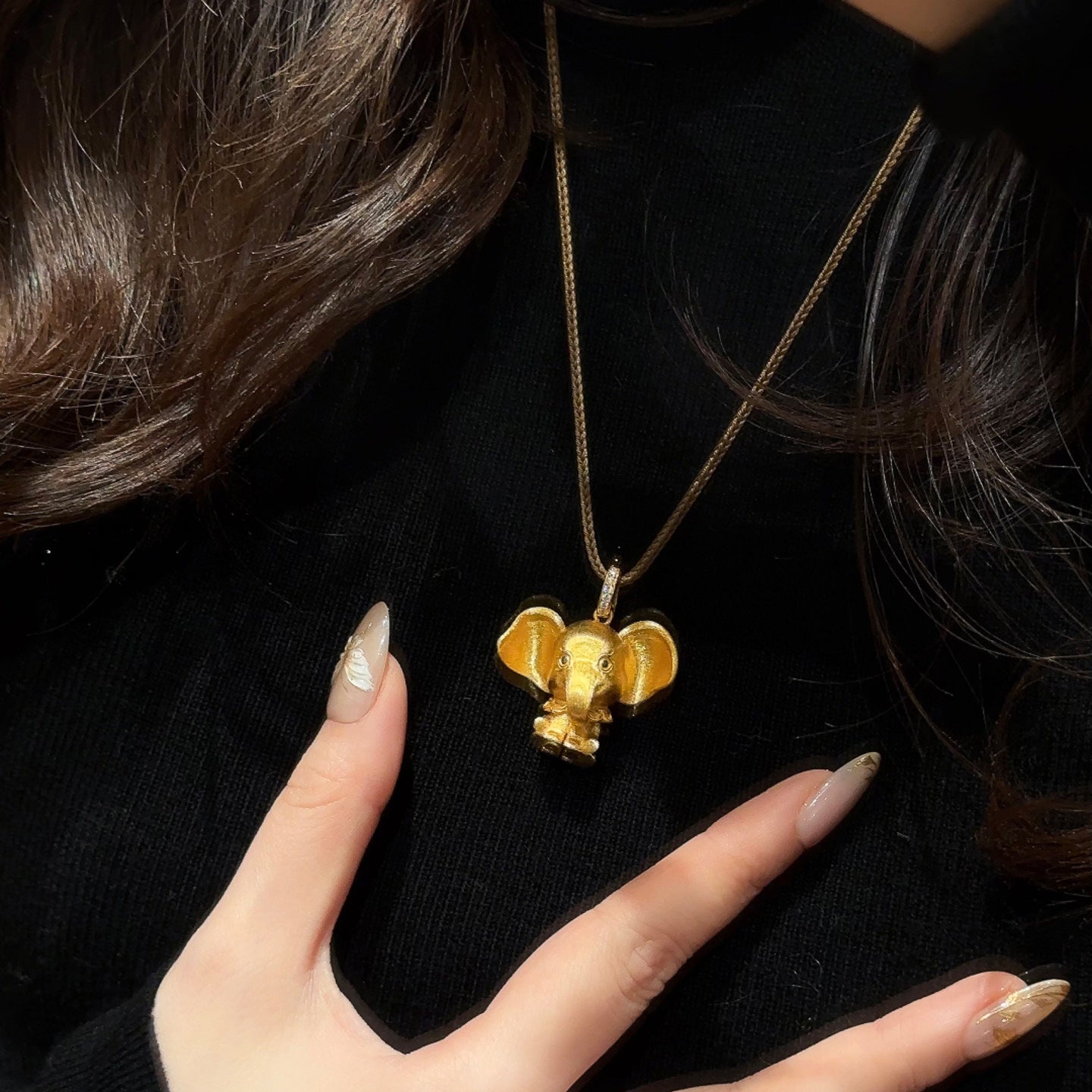 Bib Brushed Elephant Light Luxury High-grade Retro Necklace