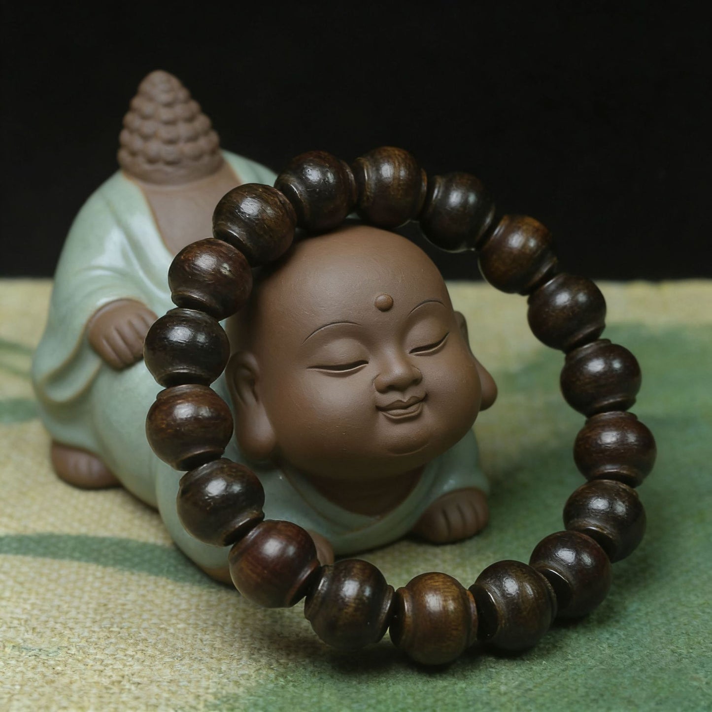 Bodhisattva Eaglewood Chacate Medicine Sink Lantern Bead Solid Wood Bracelets