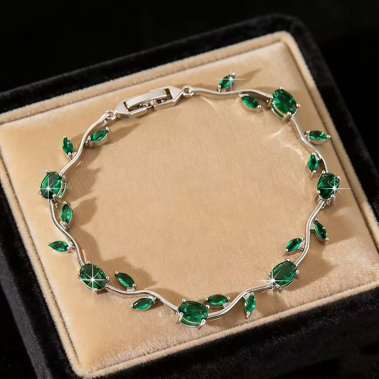 Women's Simple Design Leaf Shape Fashion Temperamental Minority Multicolor Bracelet