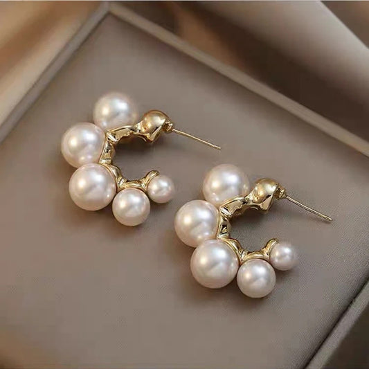 Women's Elegant Shaped Pearl Ear Simple Wild Affordable Stud Earrings
