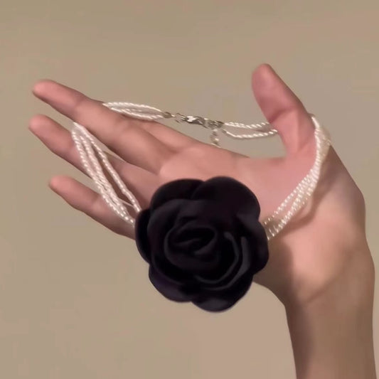 Black Three-dimensional Rose Pearl Beautiful Flowers Design French Temperament Clavicle Collar