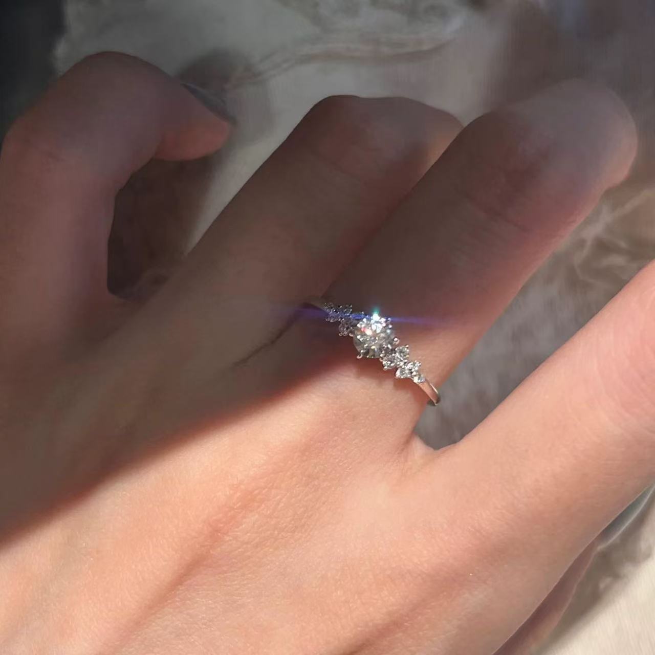 Shiny Very Fine Female Design Light Luxury High Sense Fashion Rings
