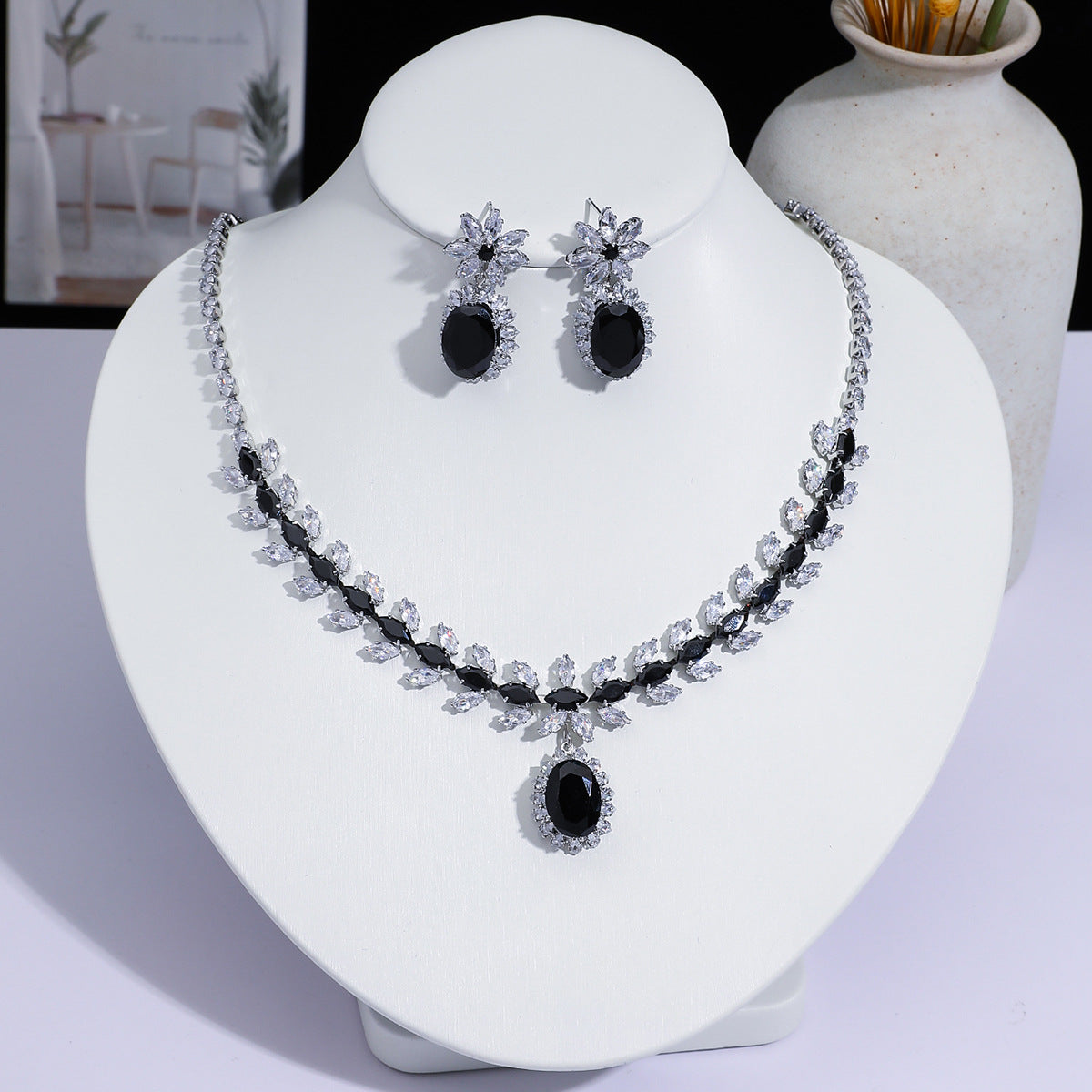 Full Diamond Drop-shaped Temperament The Dinner Party Jewelry Set