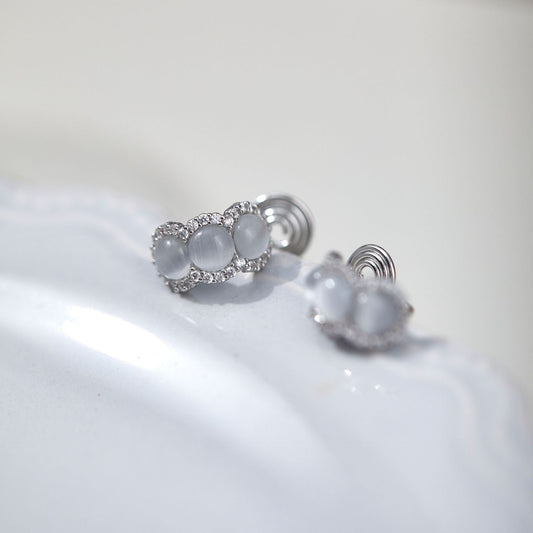 Retro Cat's Eye Light Luxury High-grade Sense Earrings