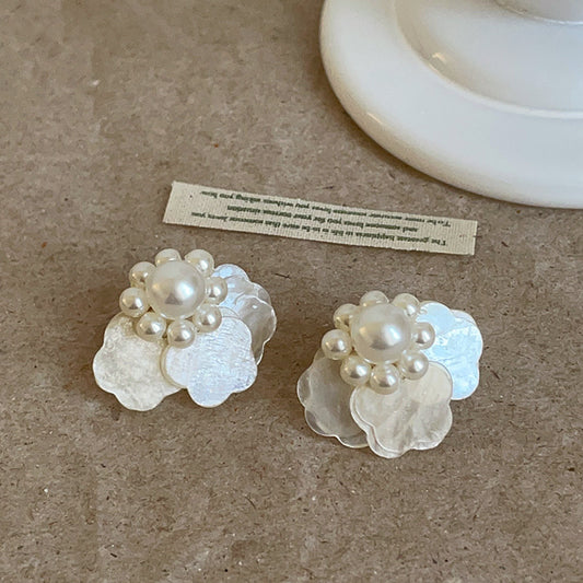 Design Cloud Petal Shell Pearl Female French Gentle Affordable Luxury Earrings