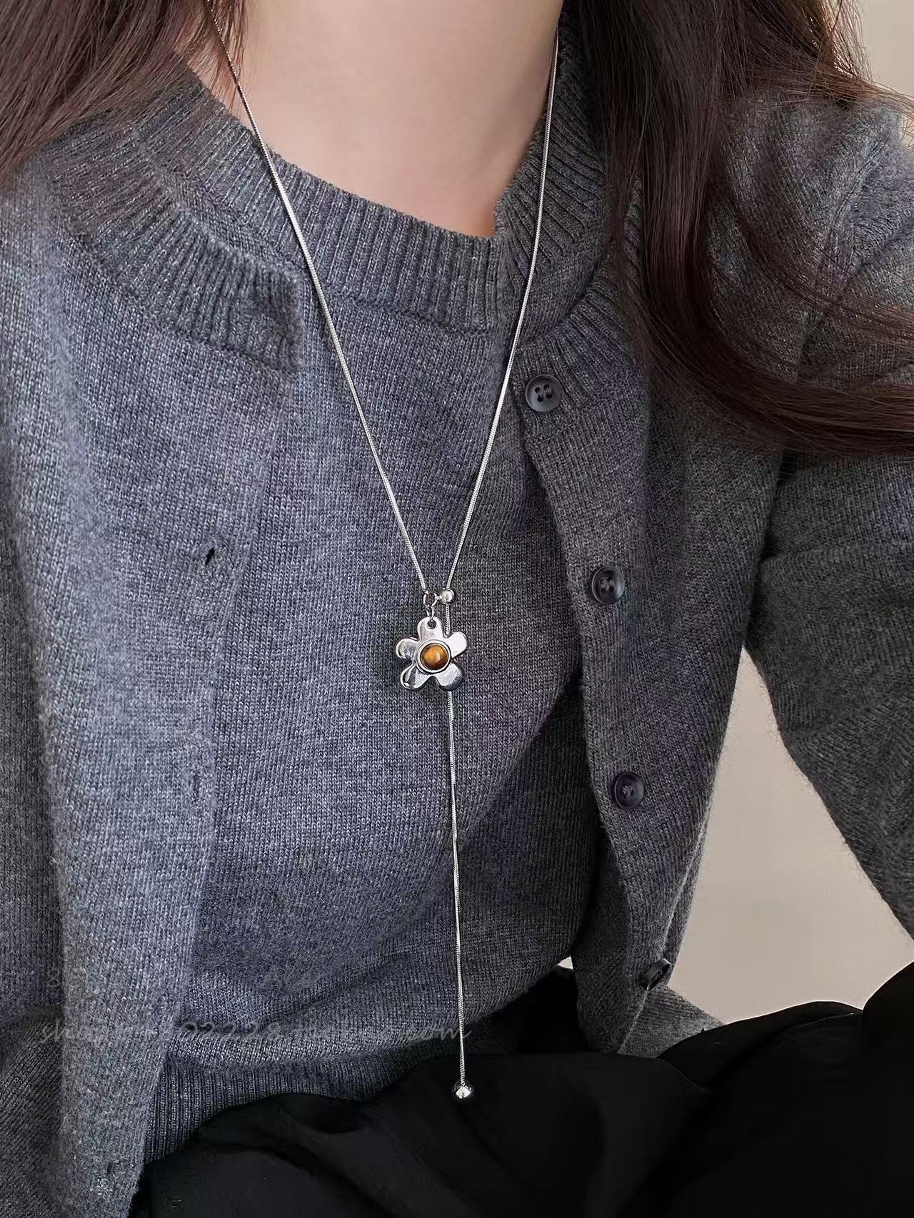 Women's Sier Lucky Beads Bowknot Clavicle Chain Light Luxury Minority High-grade Necklace