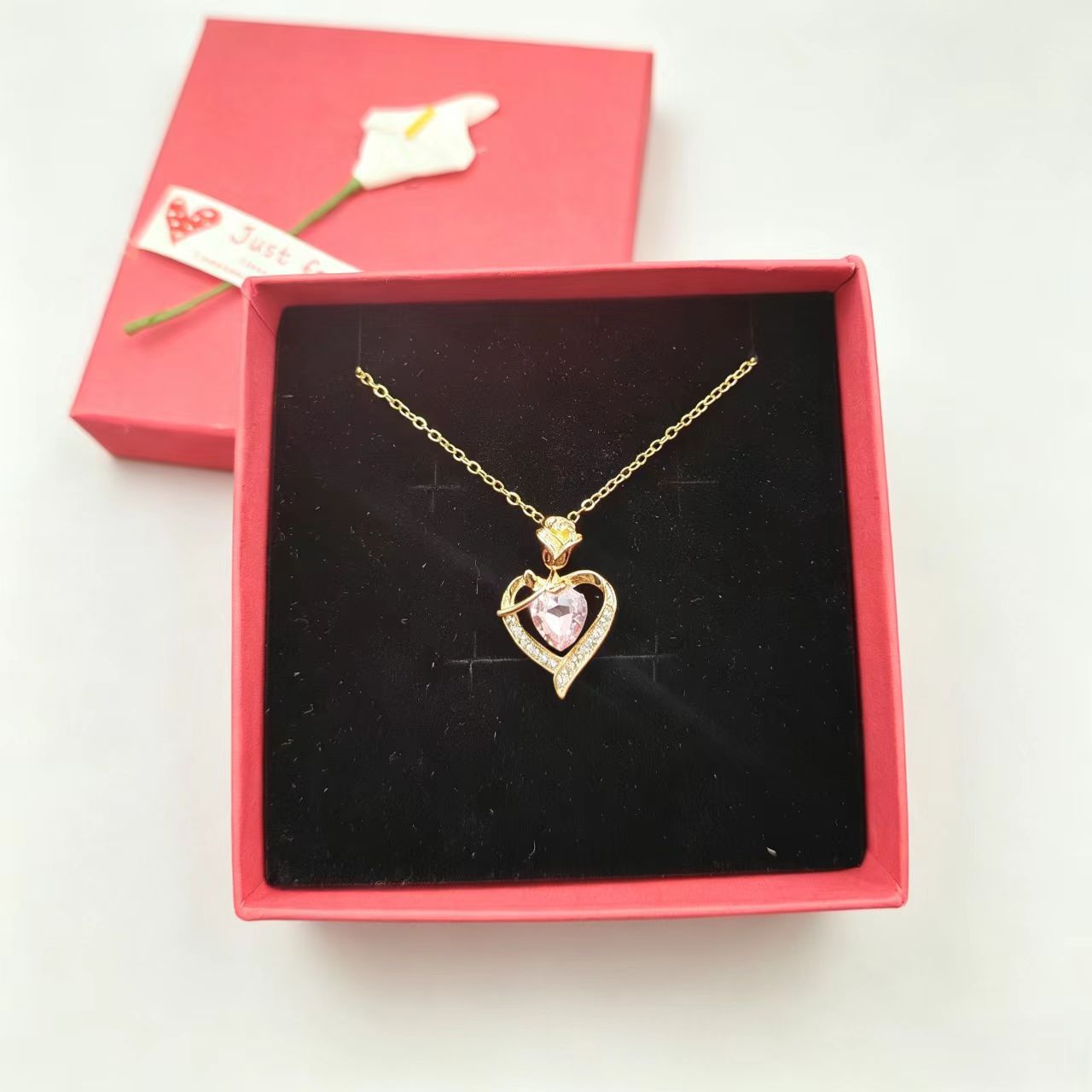 Love Rose Niche High-grade Clavicle Chain Simple Fashion Elegant Necklace