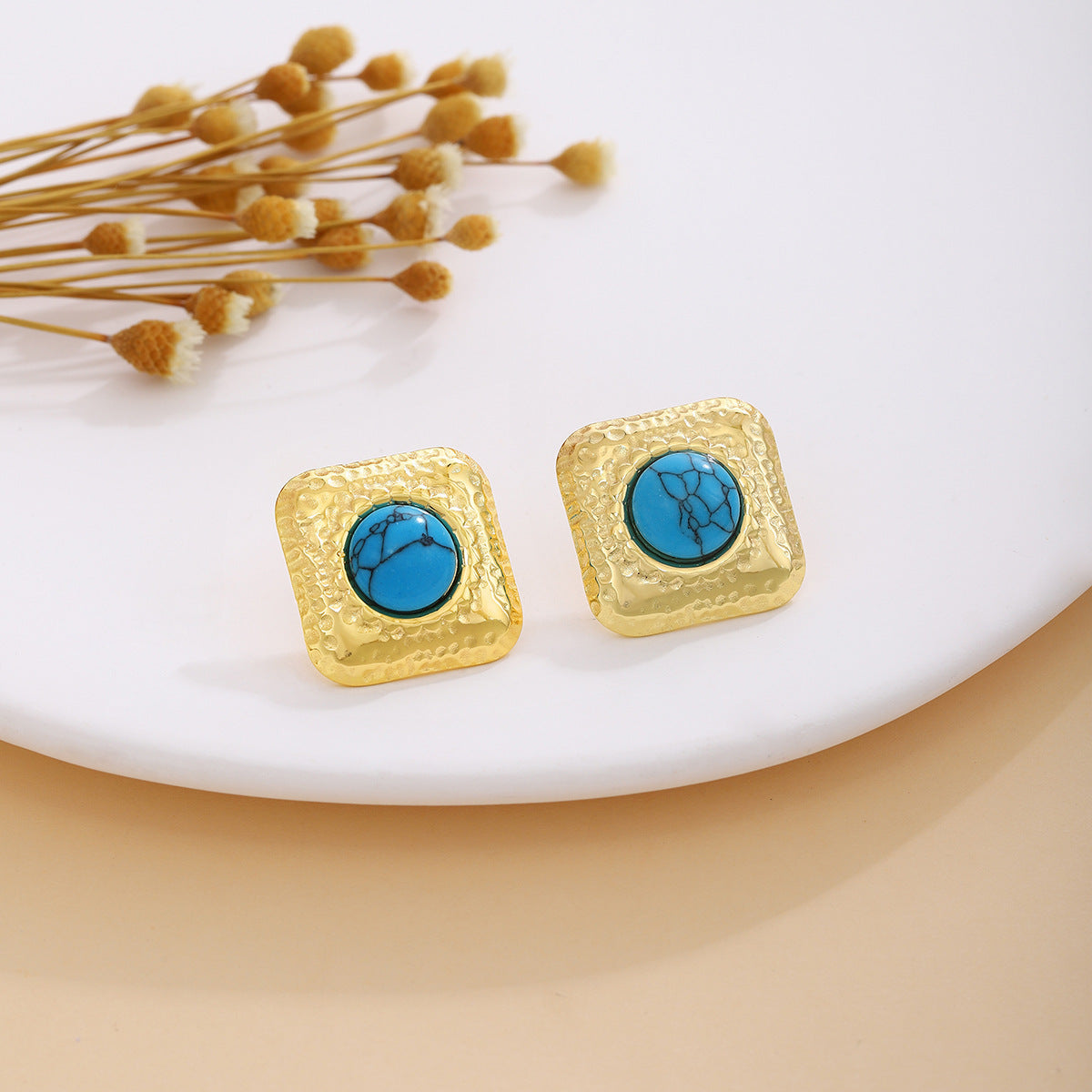 Women's Light Luxury High-grade Metallic Fashionable Retro Square Pearl Stud Earrings