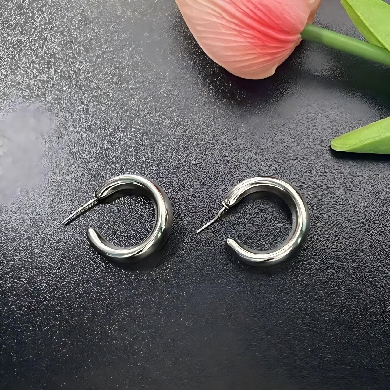 Women's High-grade Seaside Vacation Style Geometric Exaggerated Earrings