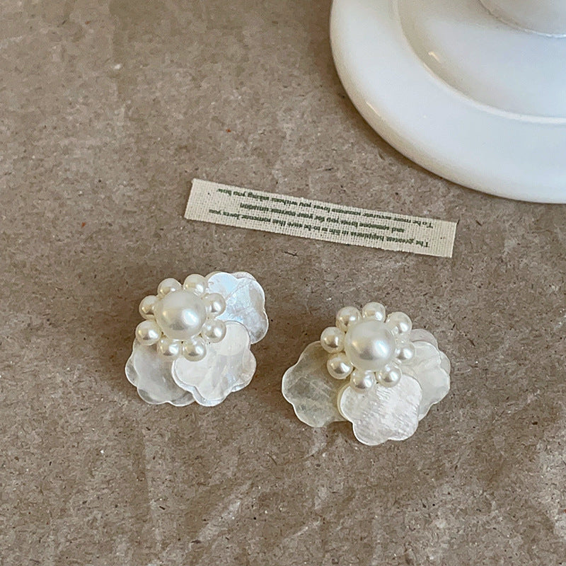 Design Cloud Petal Shell Pearl Female French Gentle Affordable Luxury Earrings