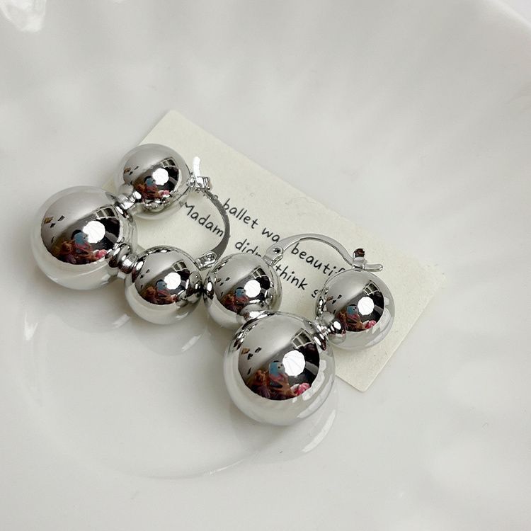 Women's Vintage Glossy Ball Ear Clip Niche Design Earrings