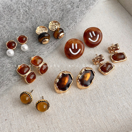 Women's Retro Amber Style Elegant Brown Dripping Earrings