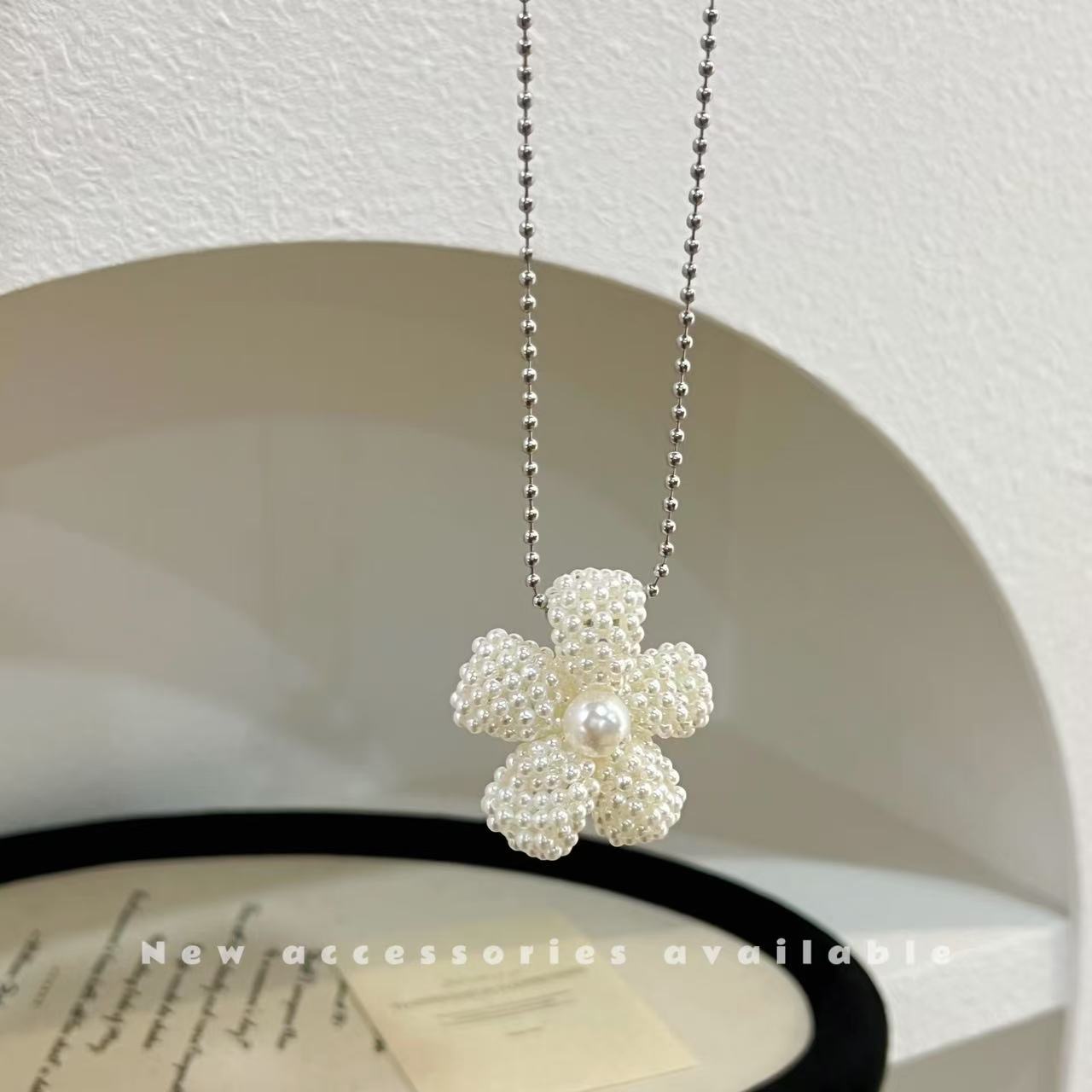 Artistic Milky White Rice Grain Pearl Flower Niche Gentle Hand-woven Necklace