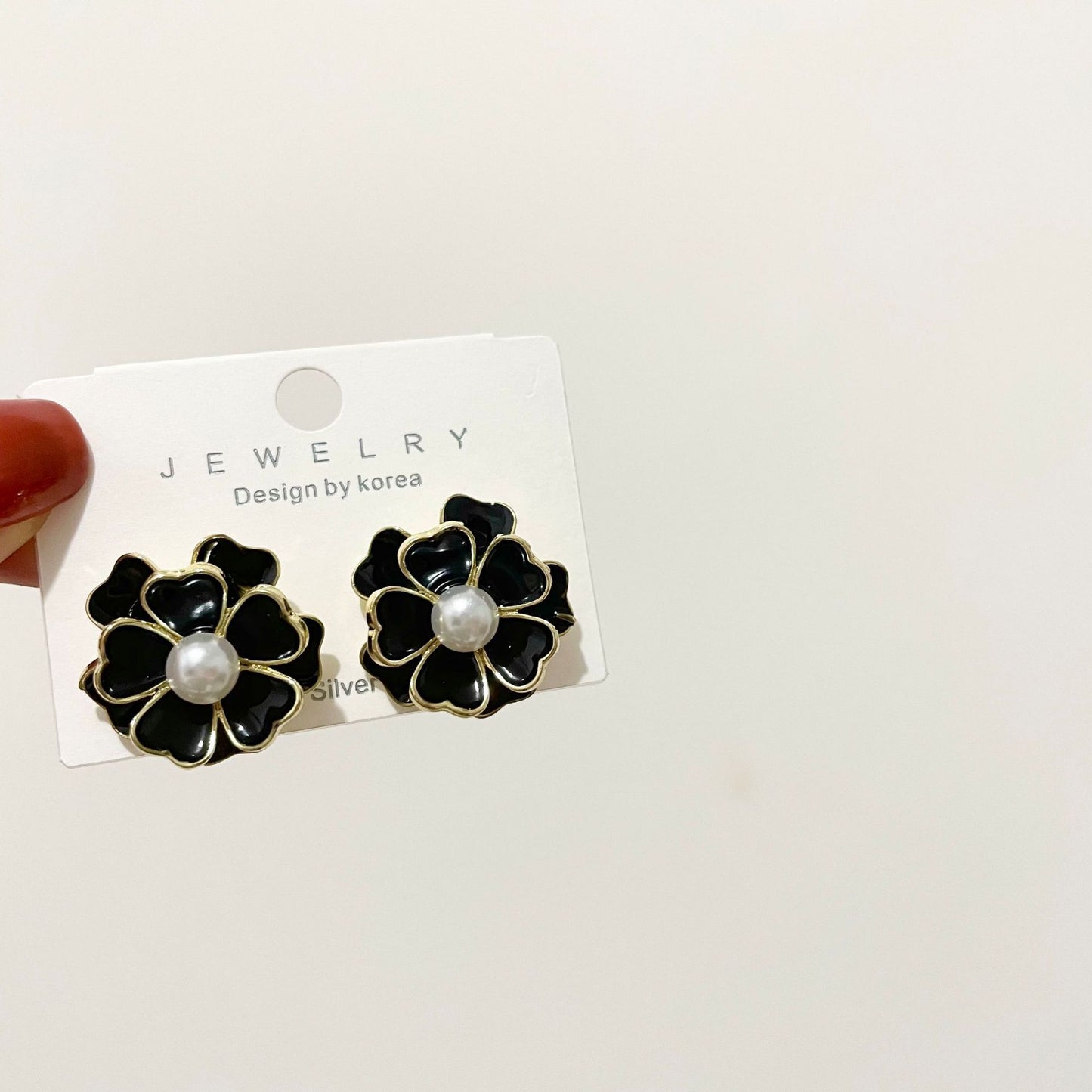 Women's Camellia Pearl Classic Style Sier Needle Stud Earrings
