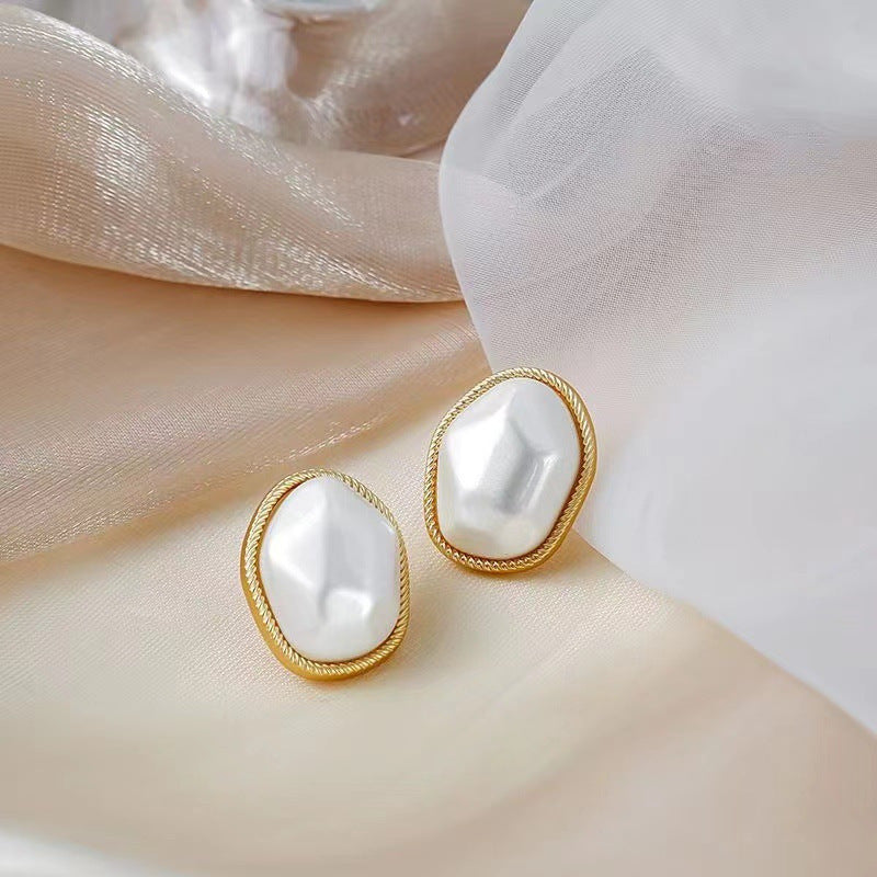Women's Square Pearl Simple Fashion Light Luxury Temperament High Sense Stud Earrings