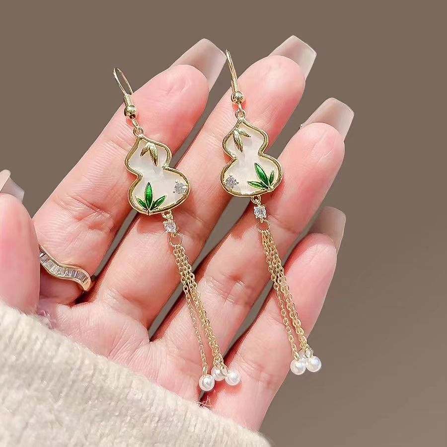 Women's Chinese Style Bamboo Leaf Gourd Ancient Tassel Ear Hook