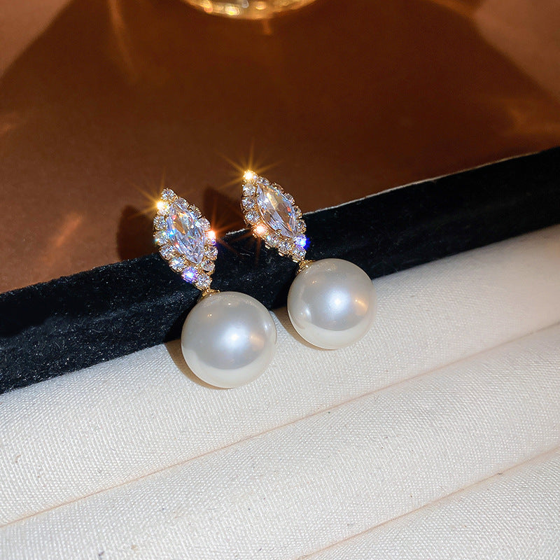 Fashion High-grade Zircon Pearl French Minority Retro Earrings