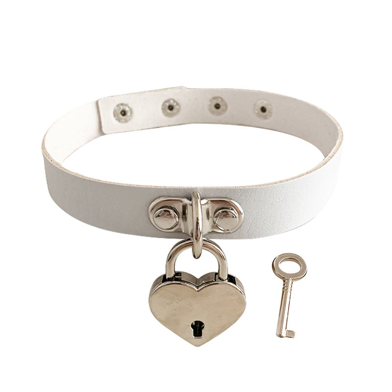 Exaggerated Peach Heart With Key Clavicle Chain Collar