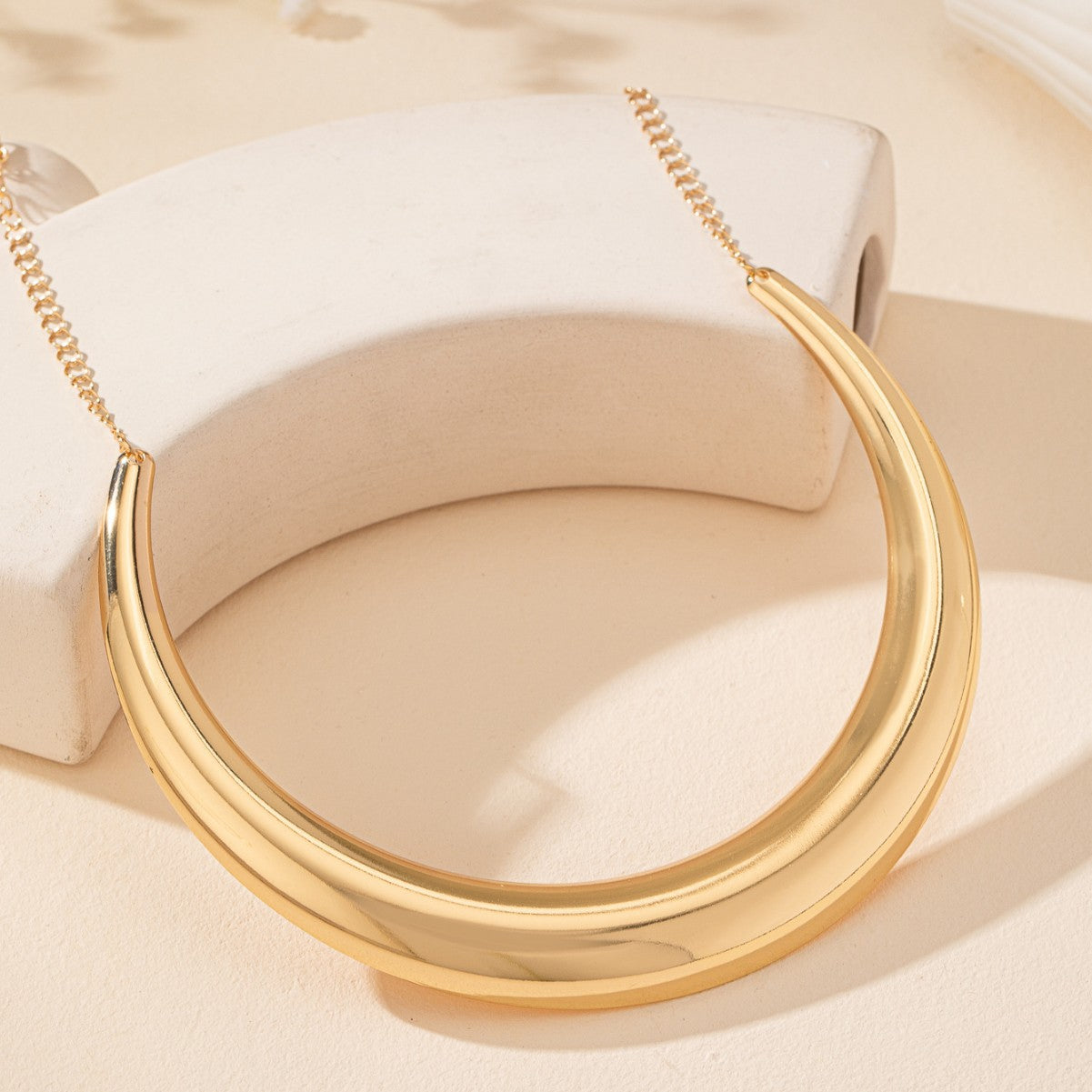 Women's Fashion Simple Charm Sweet Metal Glossy Collar