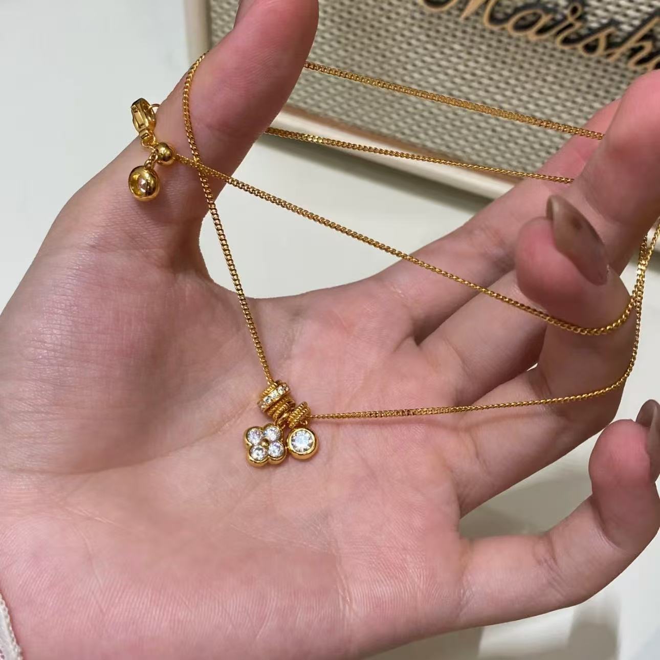 Flexible Four-leaf Flower Clavicle Chain French Entry Lux Vintage Necklaces