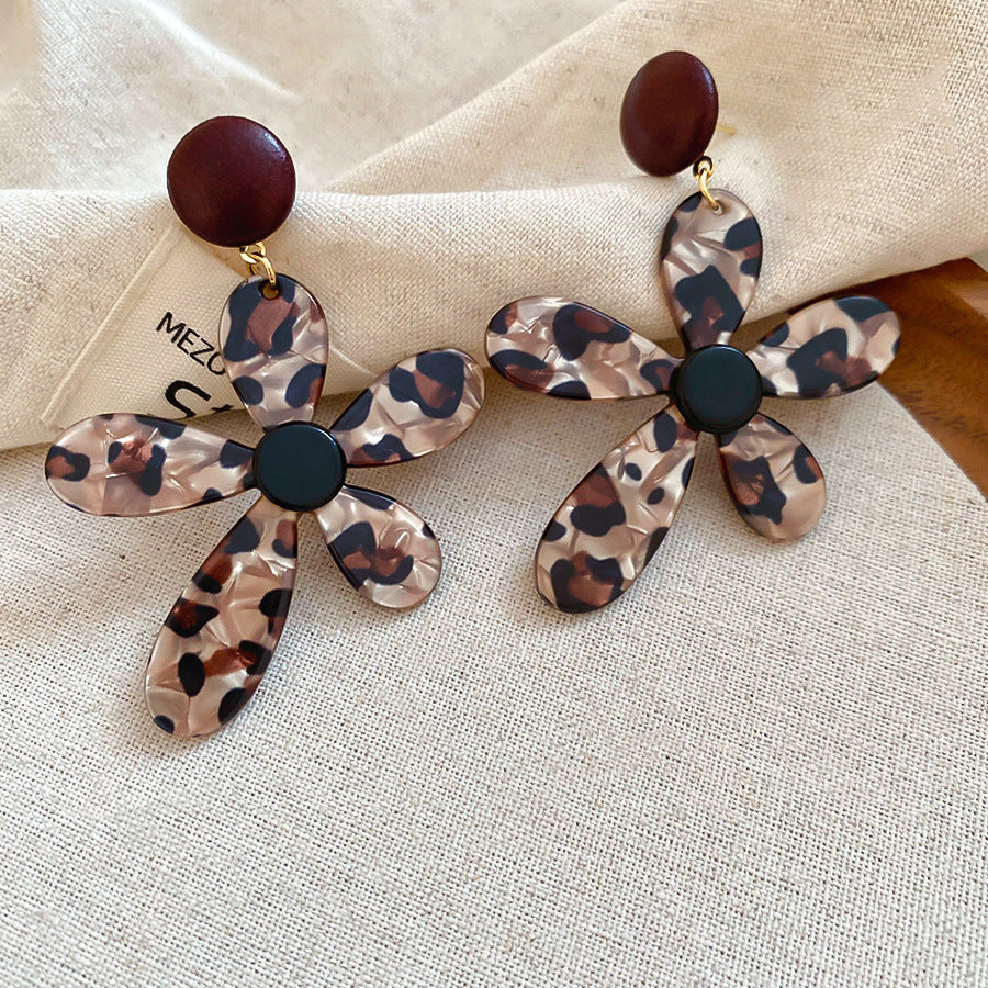 Women's Round Flower Vintage Ethnic Style Ear Niche Rings