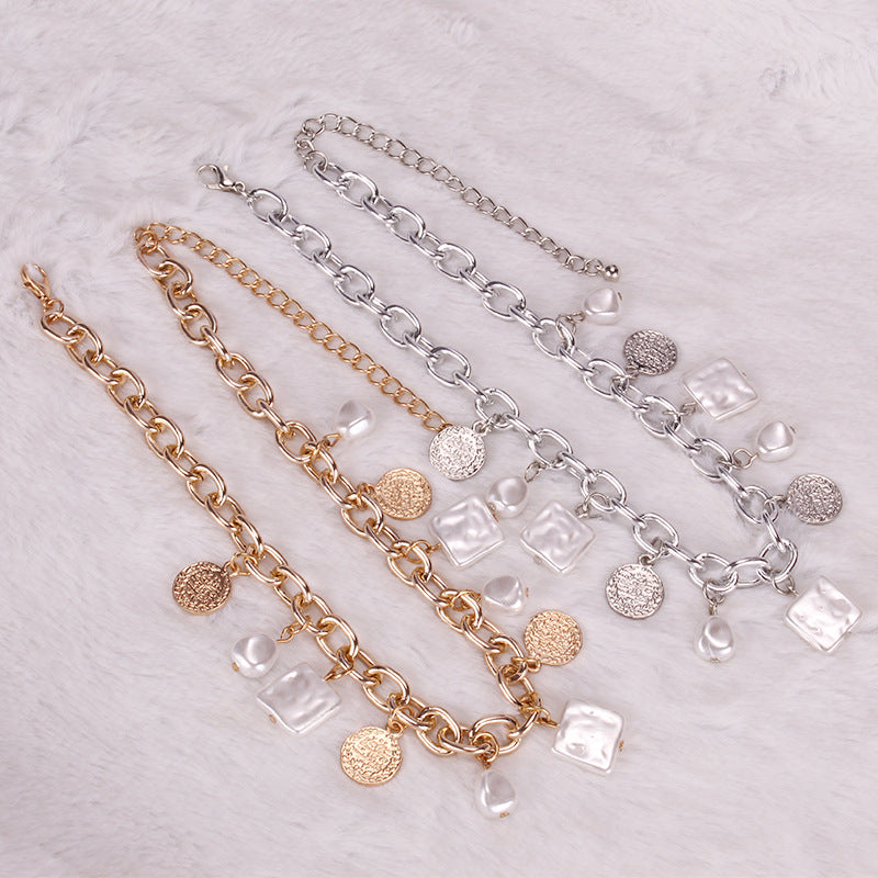 Women's Design Retro Baroque Imitation Pearl Clavicle Necklaces