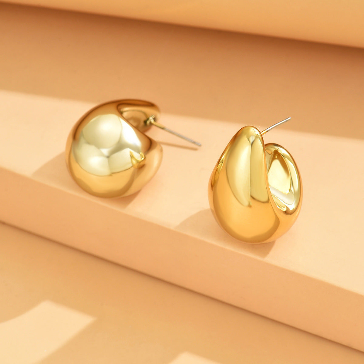 Women's High-grade Seaside Vacation Style Geometric Exaggerated Earrings