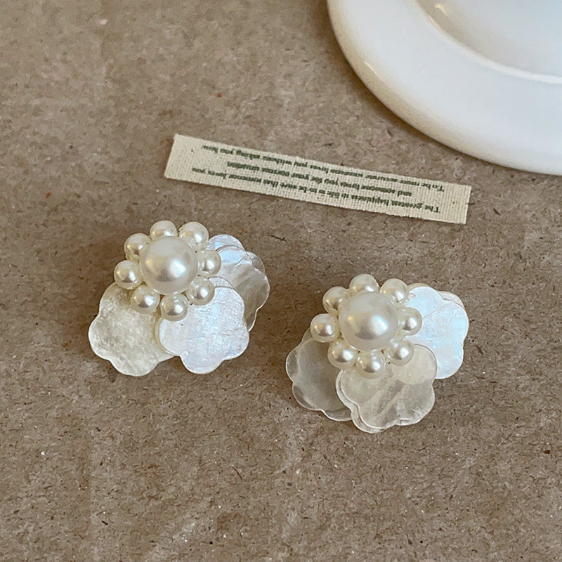 Design Cloud Petal Shell Pearl Female French Gentle Affordable Luxury Earrings